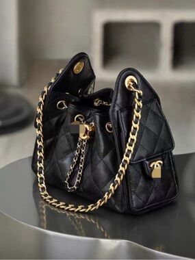 CHANEL Black Quilted Shoulder Bag with Gold Chain